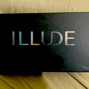 Gold strappy toe chuncky heel pump